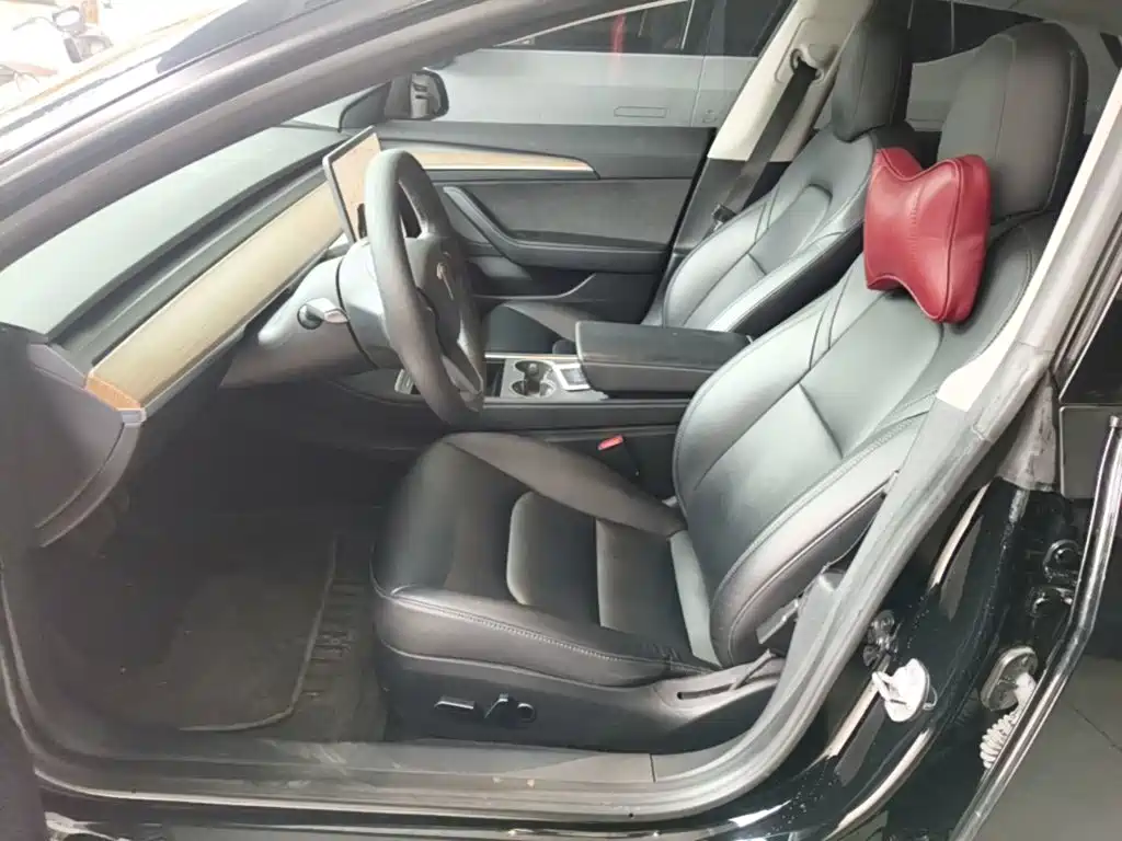 Tesla Model 3 — миниатюра 15