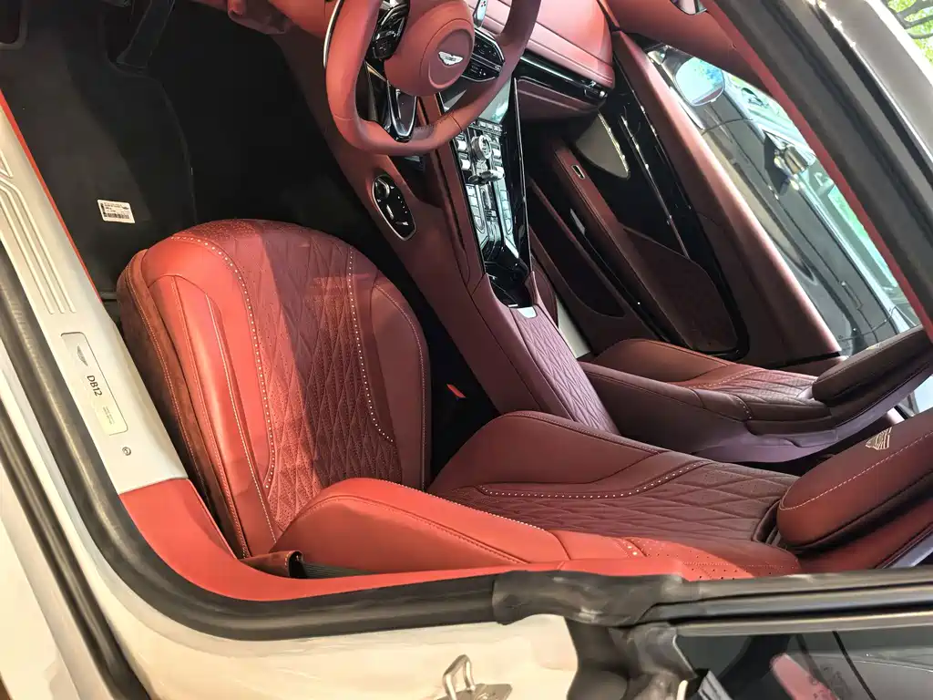 Aston Martin DB12 — миниатюра 3