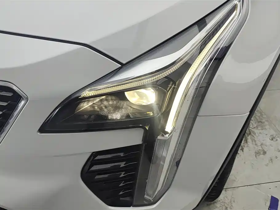Cadillac XT4 2022 28T