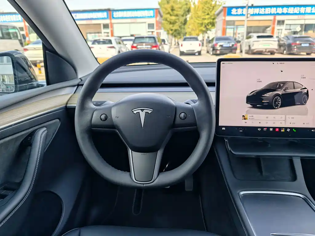 Tesla Model Y 2022 — фото 12