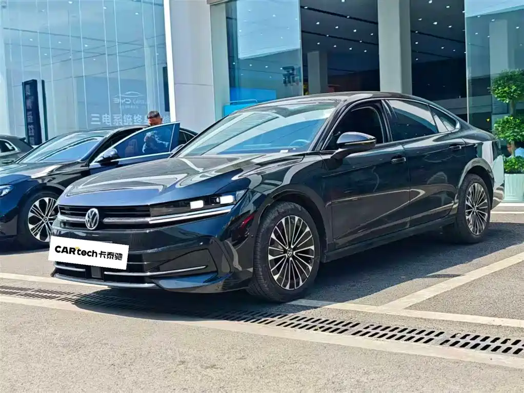 Volkswagen Magotan 2025