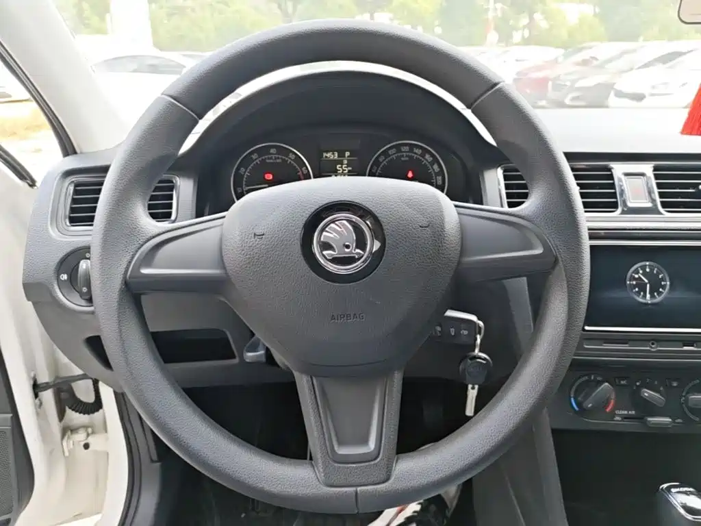 Skoda Rapid Spaceback — миниатюра 11