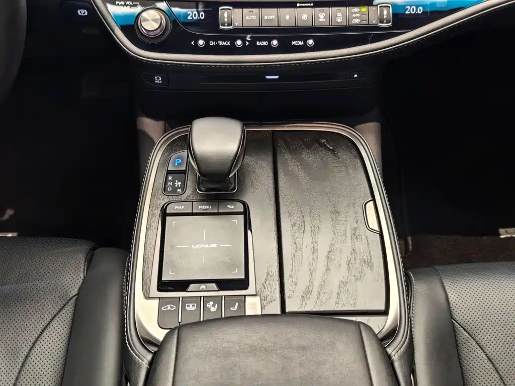 Lexus LS 2021 — фото 16