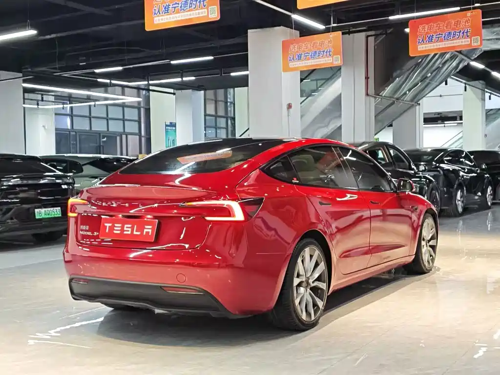 Tesla Model 3 — миниатюра 7