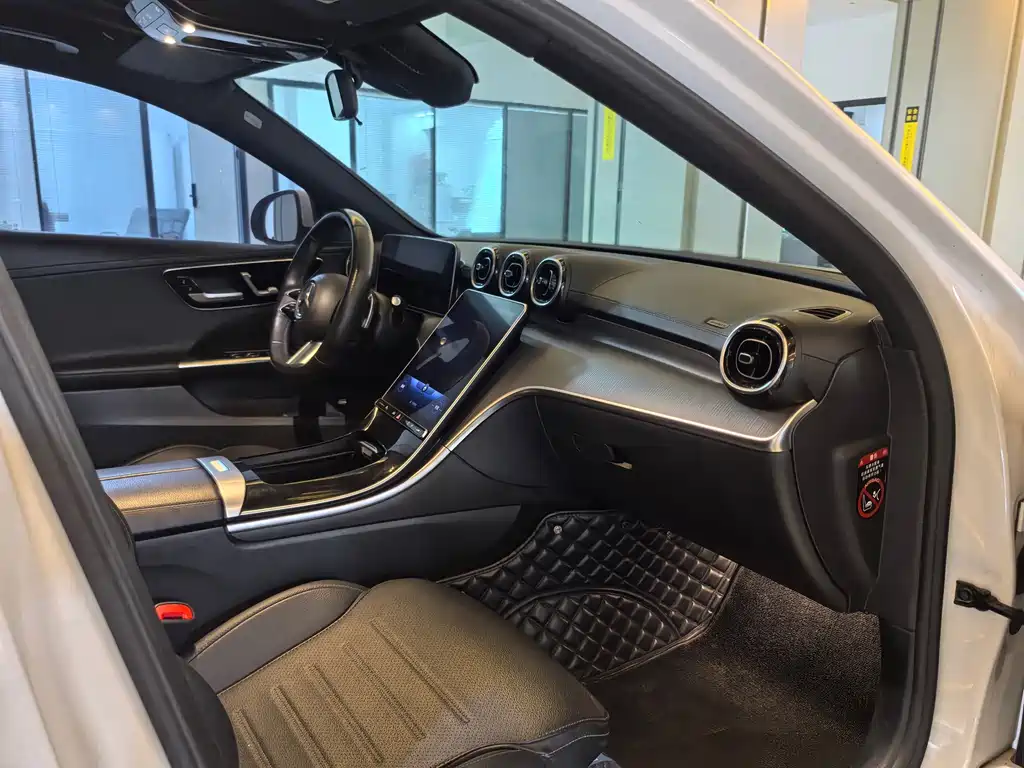 Mercedes-Benz C-Class — миниатюра 7