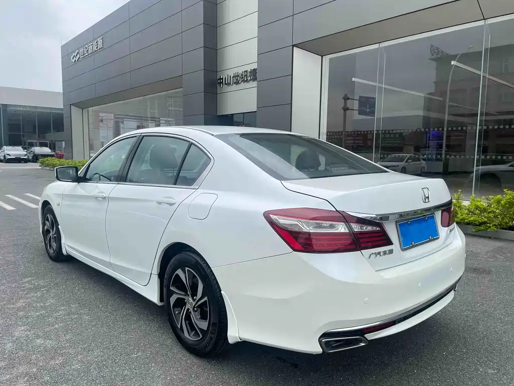 Honda Accord — миниатюра 9