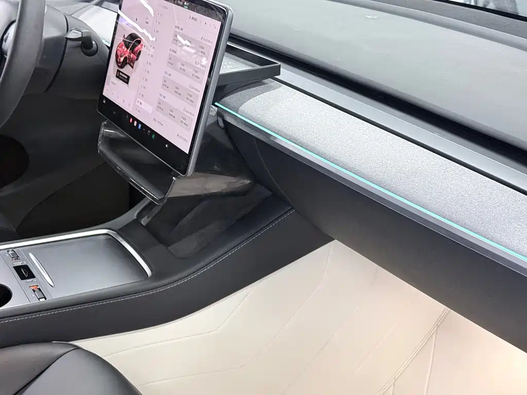Tesla Model Y — миниатюра 14