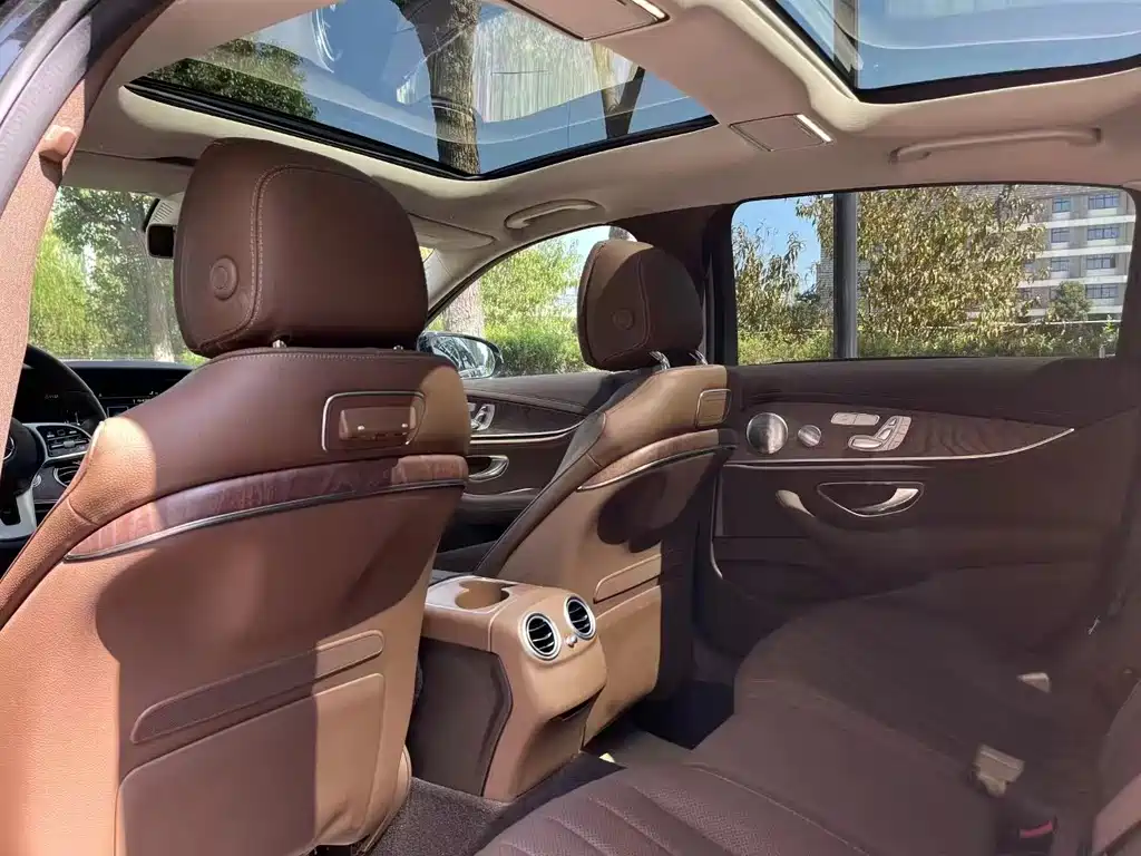 Mercedes-Benz E-Class — миниатюра 7