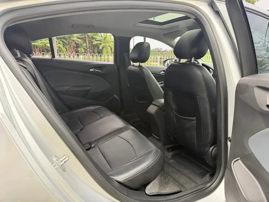 Chevrolet Cruze — миниатюра 15