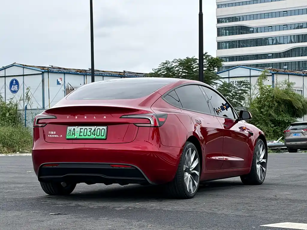 Tesla Model 3 — миниатюра 5