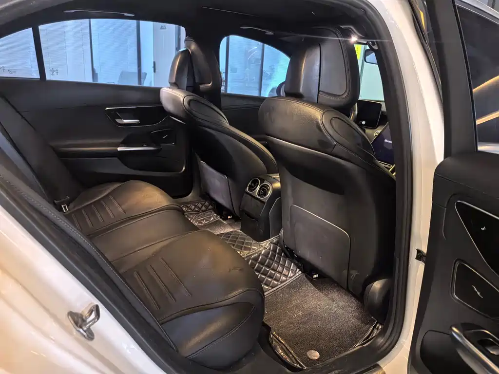 Mercedes-Benz C-Class — миниатюра 10