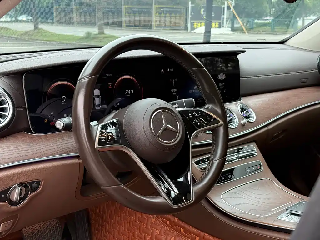 Mercedes-Benz E-Class — миниатюра 13