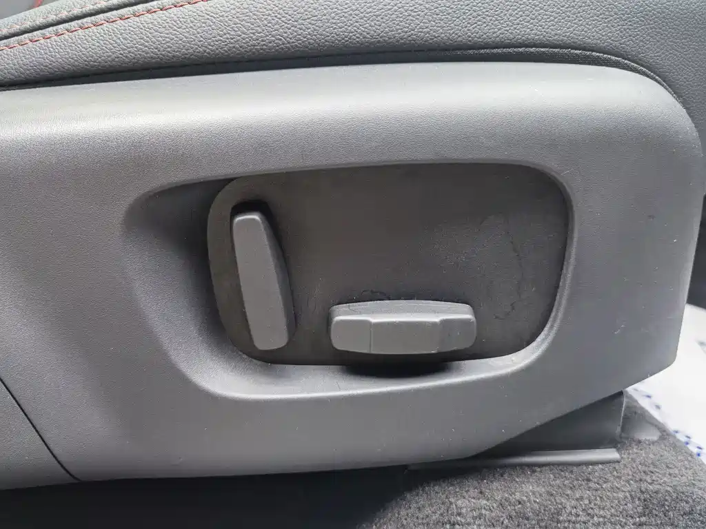 LAND ROVER DISCOVER SPORTS