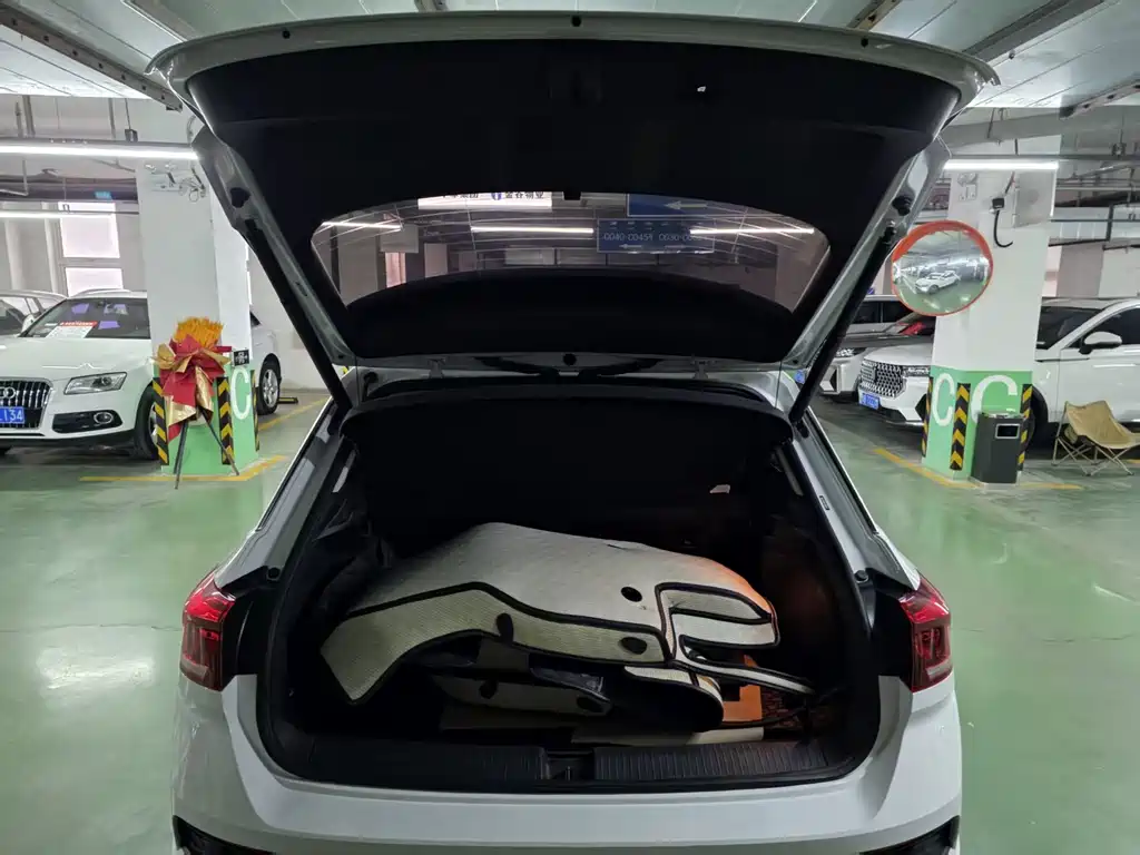 VOLKSWAGEN T ROC EXPLORING SONGS