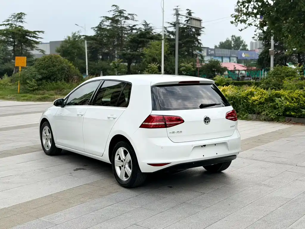 Volkswagen Golf 2016 1.6L AT Comfort