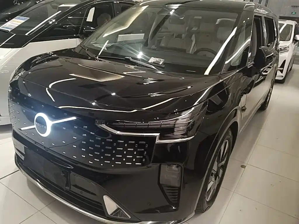 Volvo EM90 2025 Ultra мест