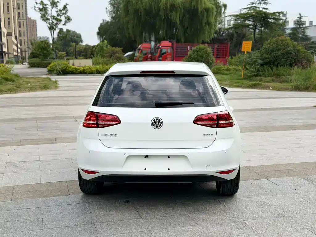 Volkswagen Golf 2016 1.6L AT Comfort