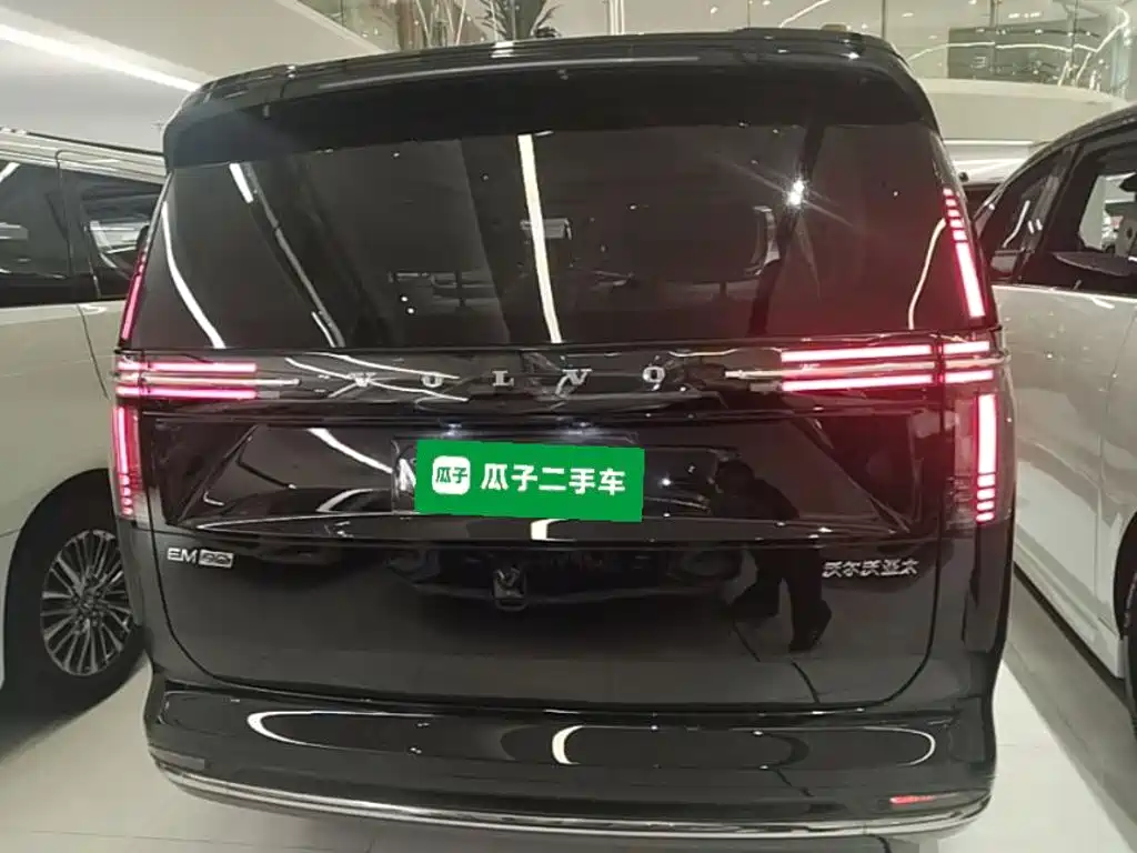 Volvo EM90 2025 Ultra мест