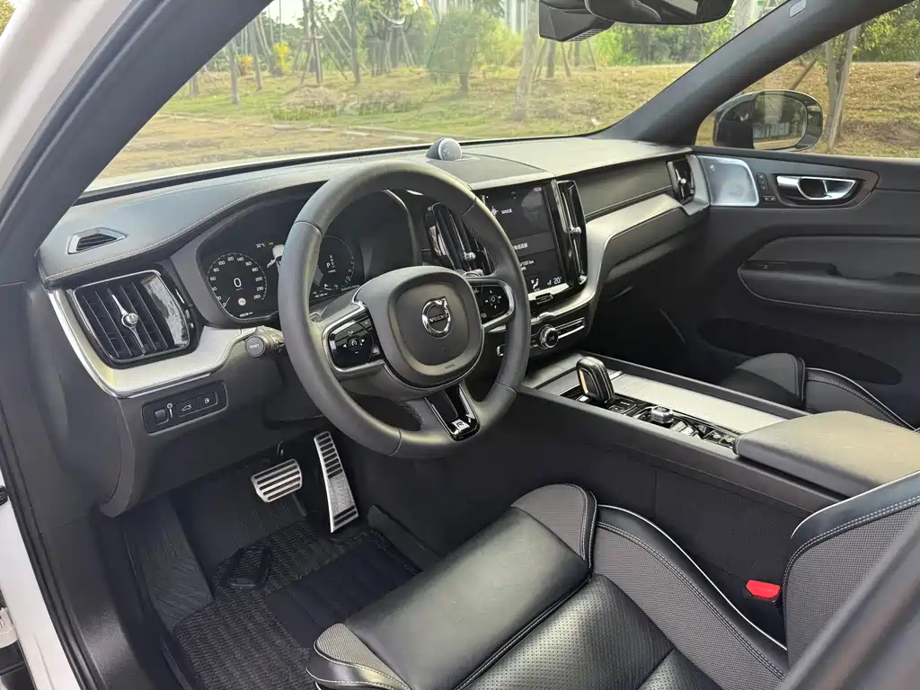 VOLVO XC60 PLUG IN HYBRID