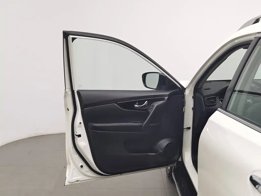 Nissan X-Trail — миниатюра 8