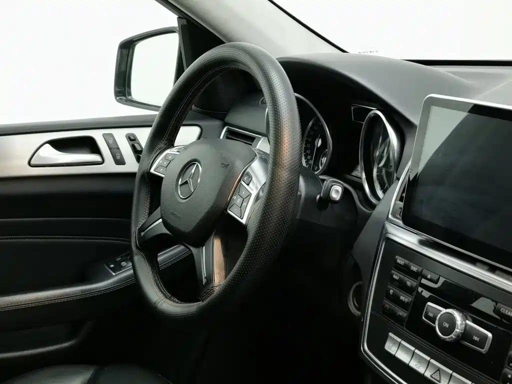 Mercedes-Benz M-Class — миниатюра 22