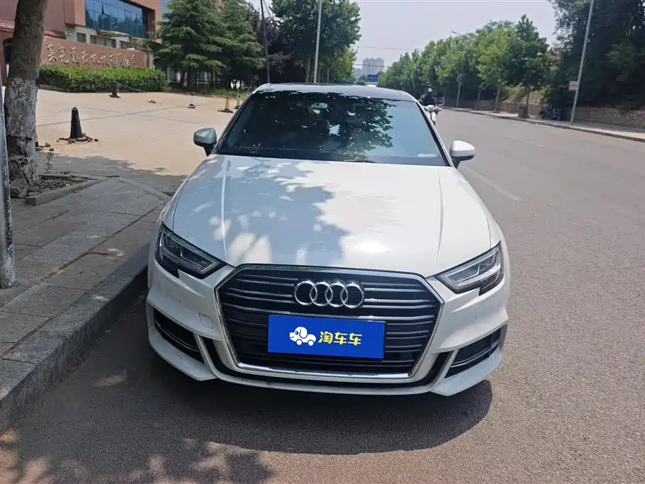 Audi A3 2019 Limousine 35 TFSI Fashion V