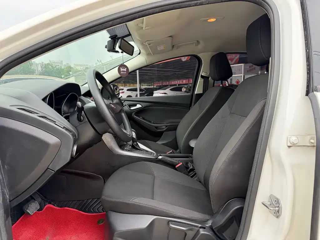Ford Focus 2015 1.6L AT Comfort
