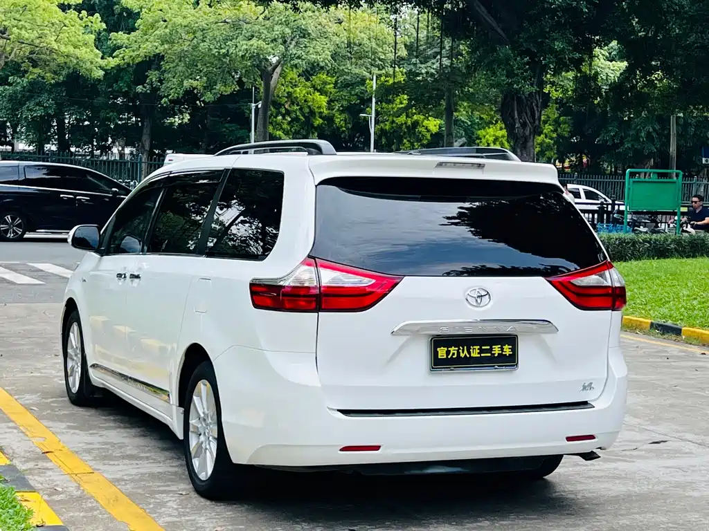 Toyota Sienna — миниатюра 6