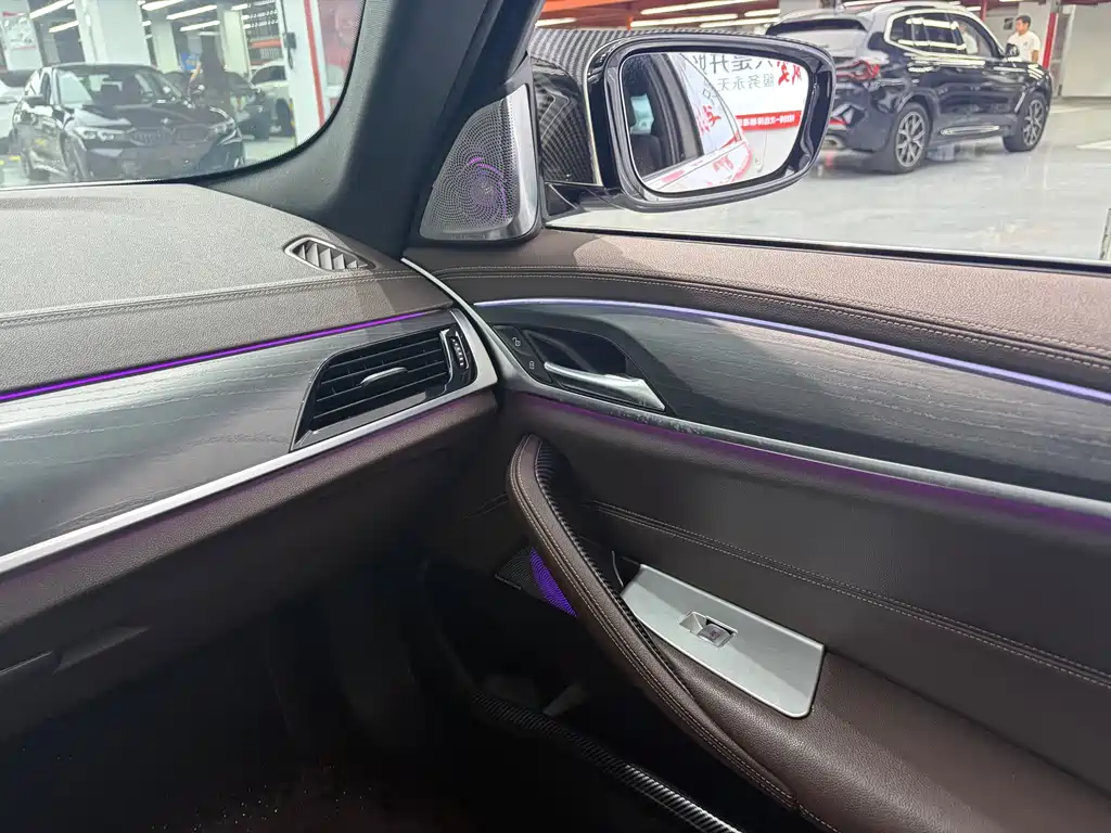 BMW 5 Series — миниатюра 11