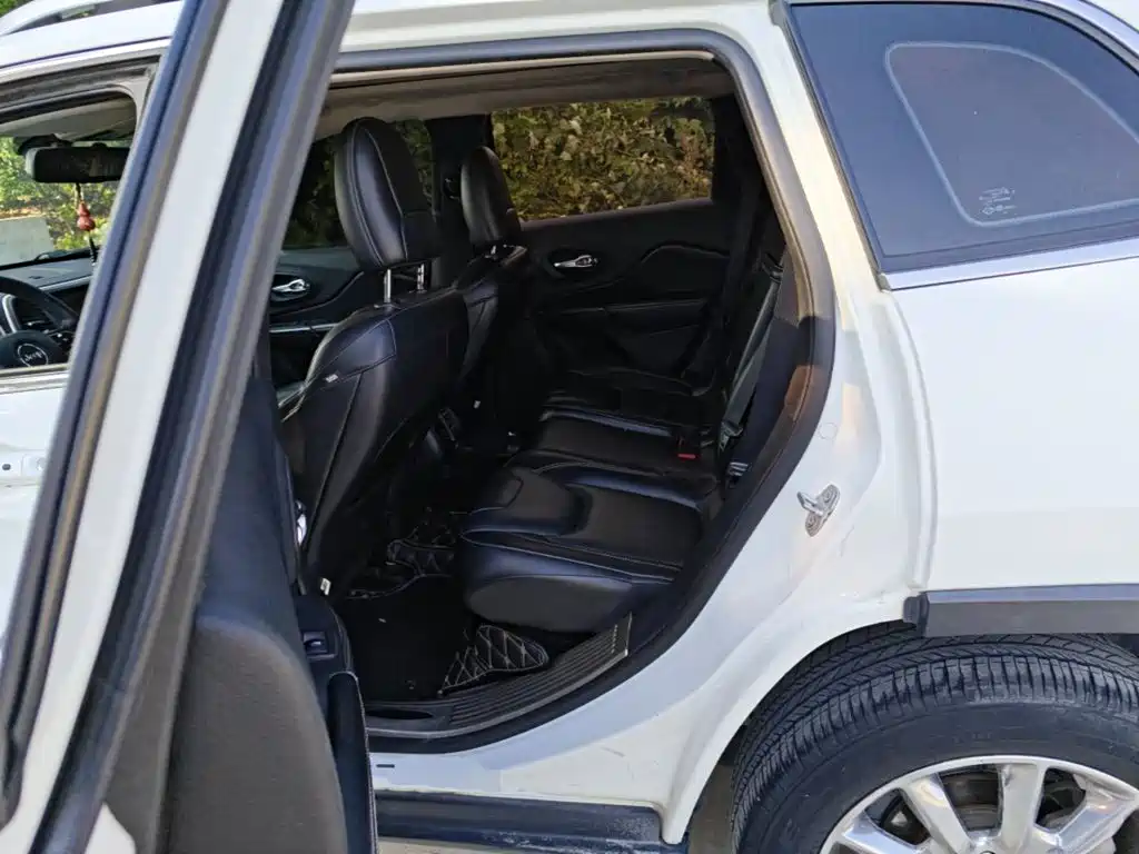 Jeep Cherokee — миниатюра 17