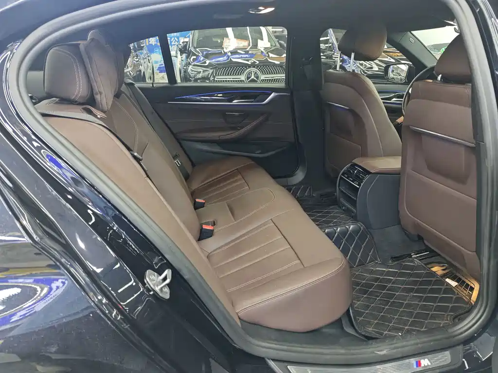 BMW 5 Series — миниатюра 8