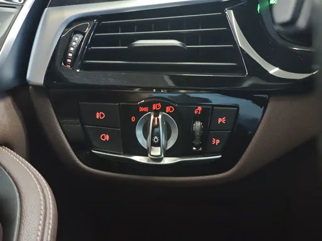 BMW 5 Series — миниатюра 21
