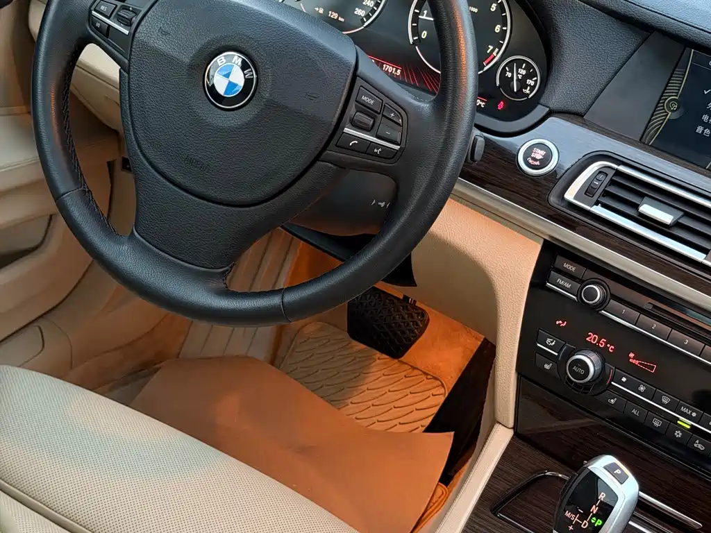 BMW 7 Series — миниатюра 7