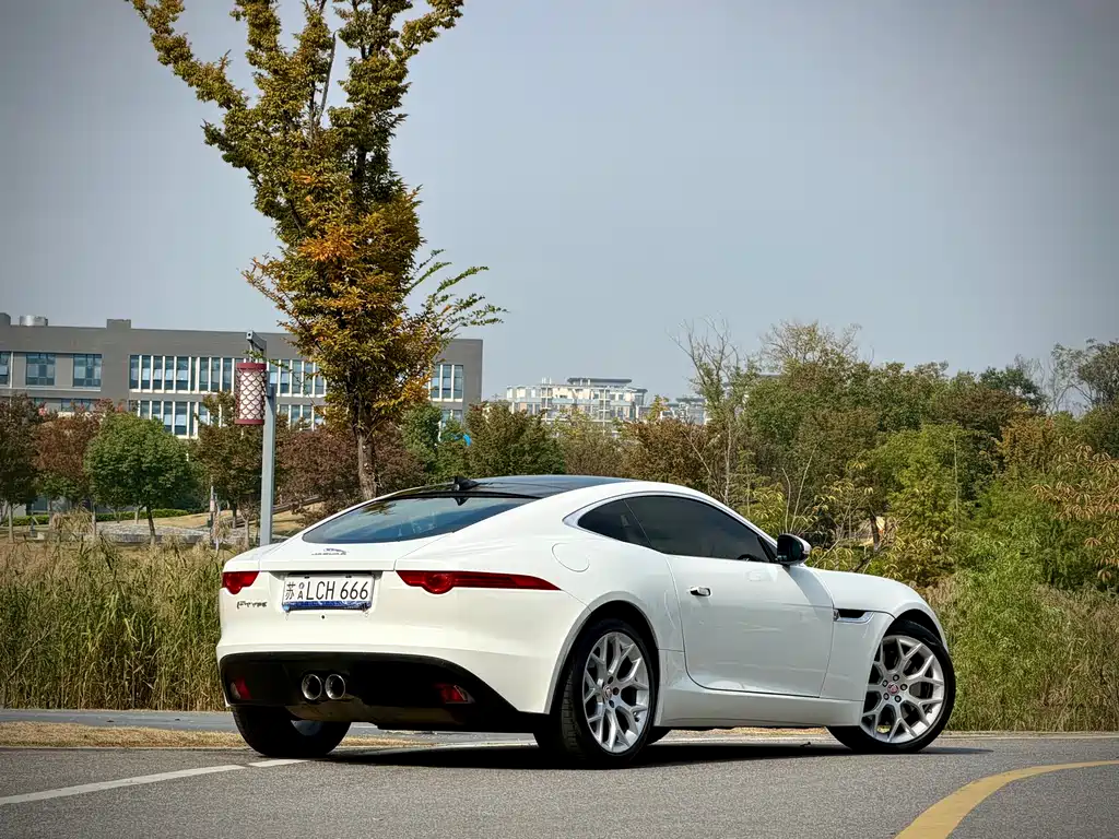 JAGUAR F TYPE