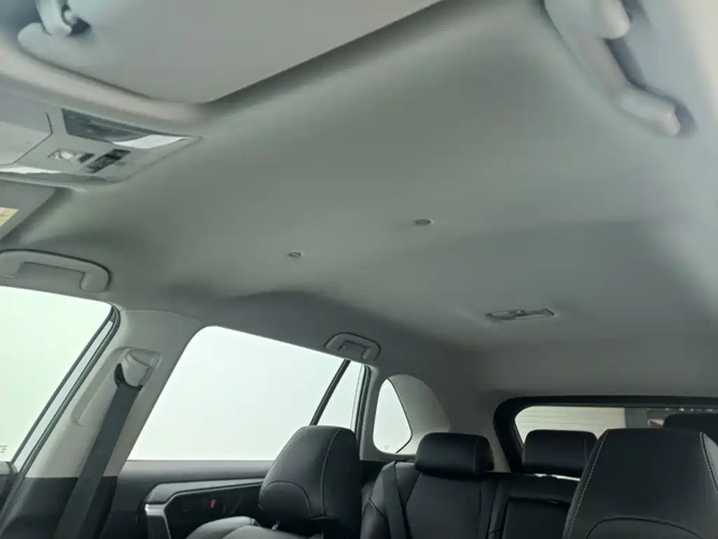 Toyota RAV4 — миниатюра 6