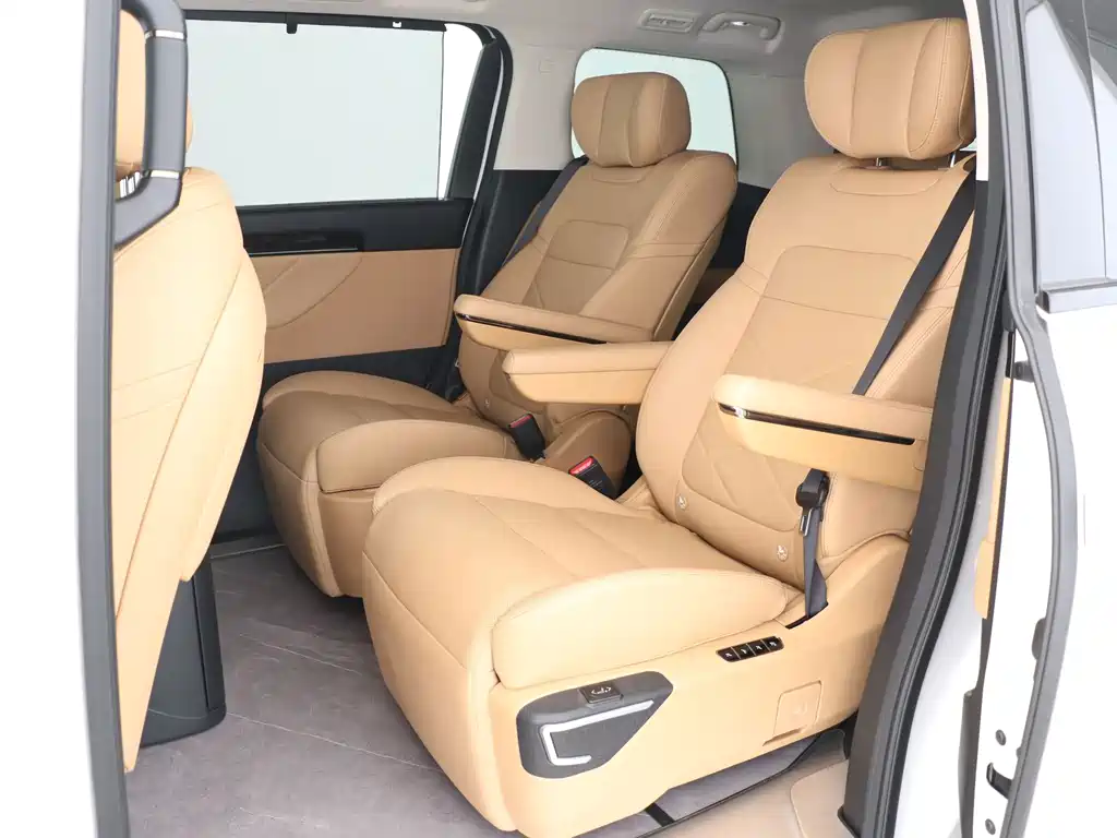 GAC Motor 传祺E8 PHEV — миниатюра 7