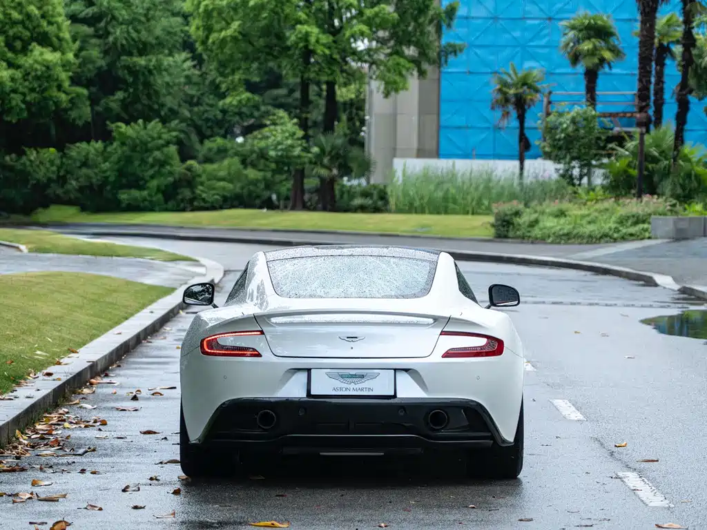 Aston Martin Vanquish — миниатюра 9