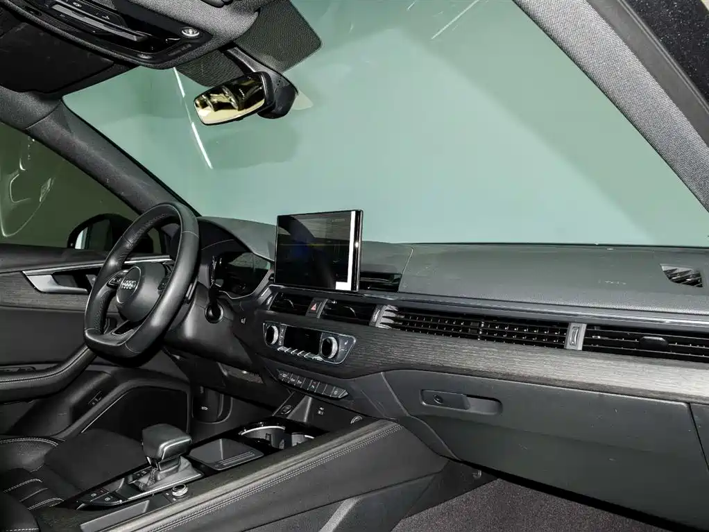 Audi A4L 2024 40 TFSI Luxury
