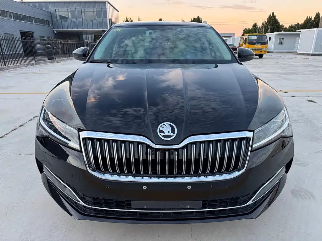 Skoda Superb — миниатюра 2