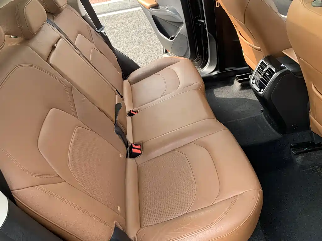 Borgward BX7 — миниатюра 13