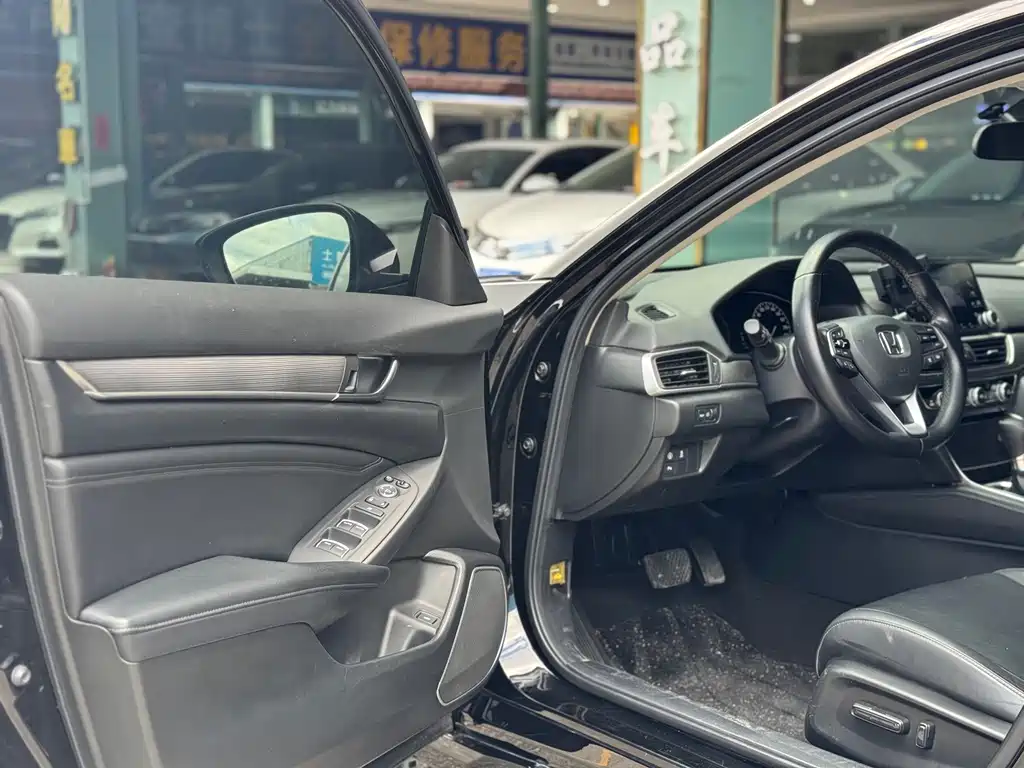 Honda Accord 2018 260TURBO Luxury VI