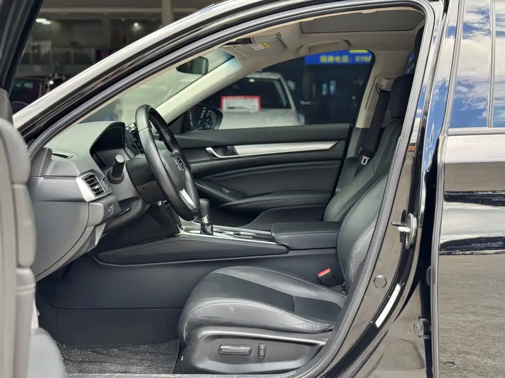 Honda Accord 2018 260TURBO Luxury VI