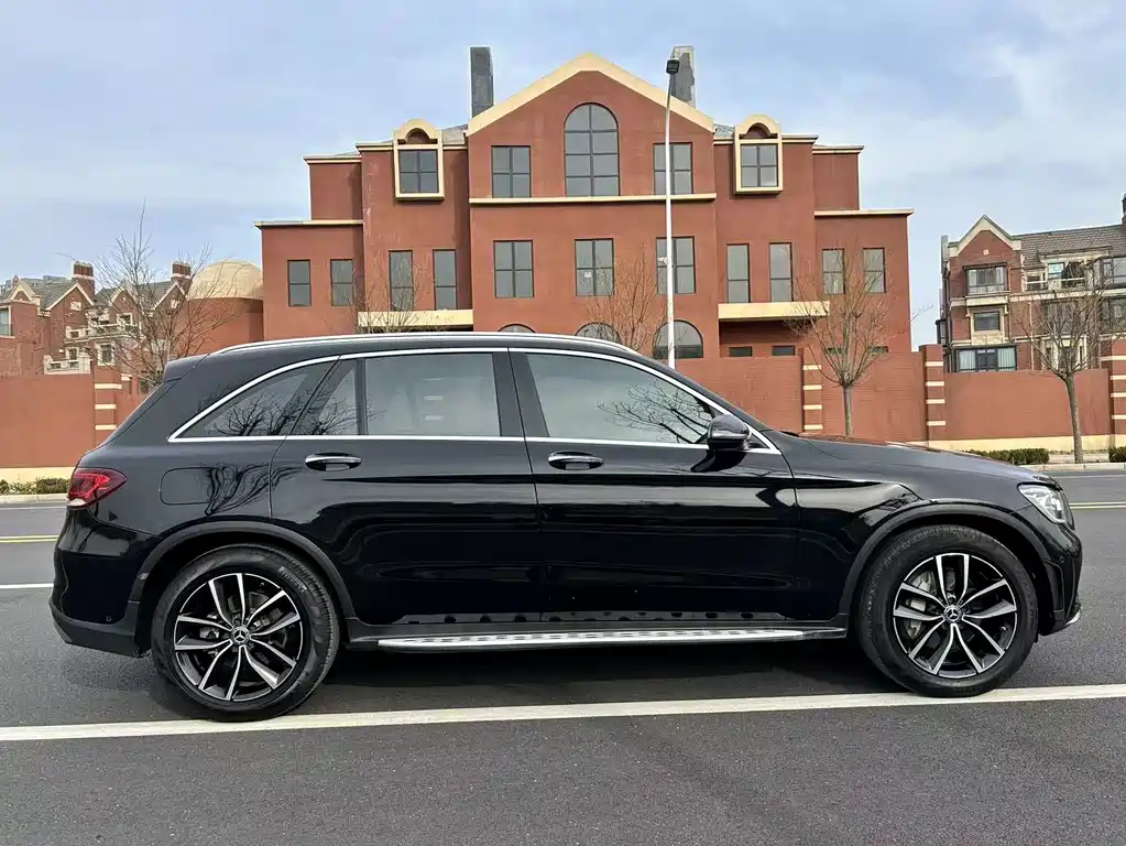 MERCEDES-BENZ GLC