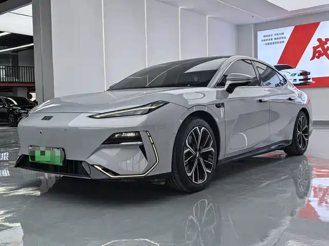 Geely Galaxy E 8 2025 700km — фото 1