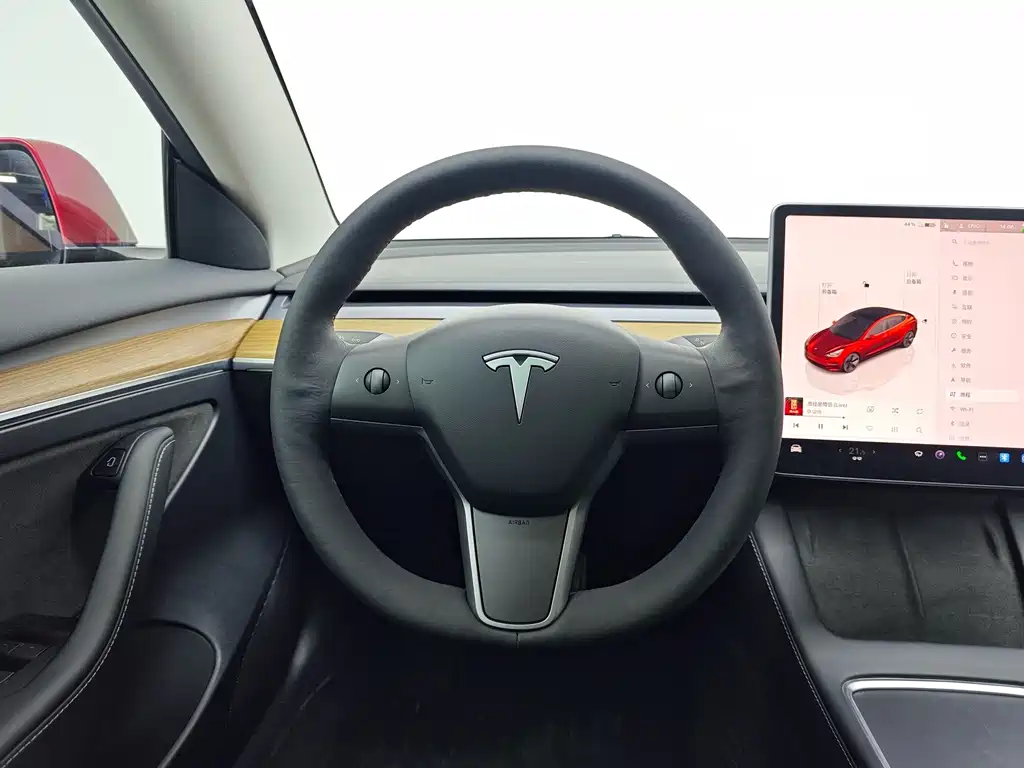 Tesla Model 3 — миниатюра 12