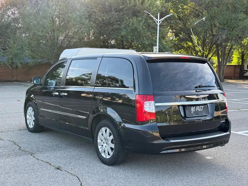Chrysler Grand Voyager (Import) — миниатюра 5