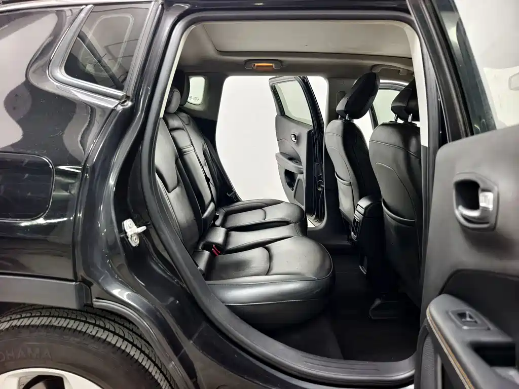 Jeep Compass — миниатюра 16