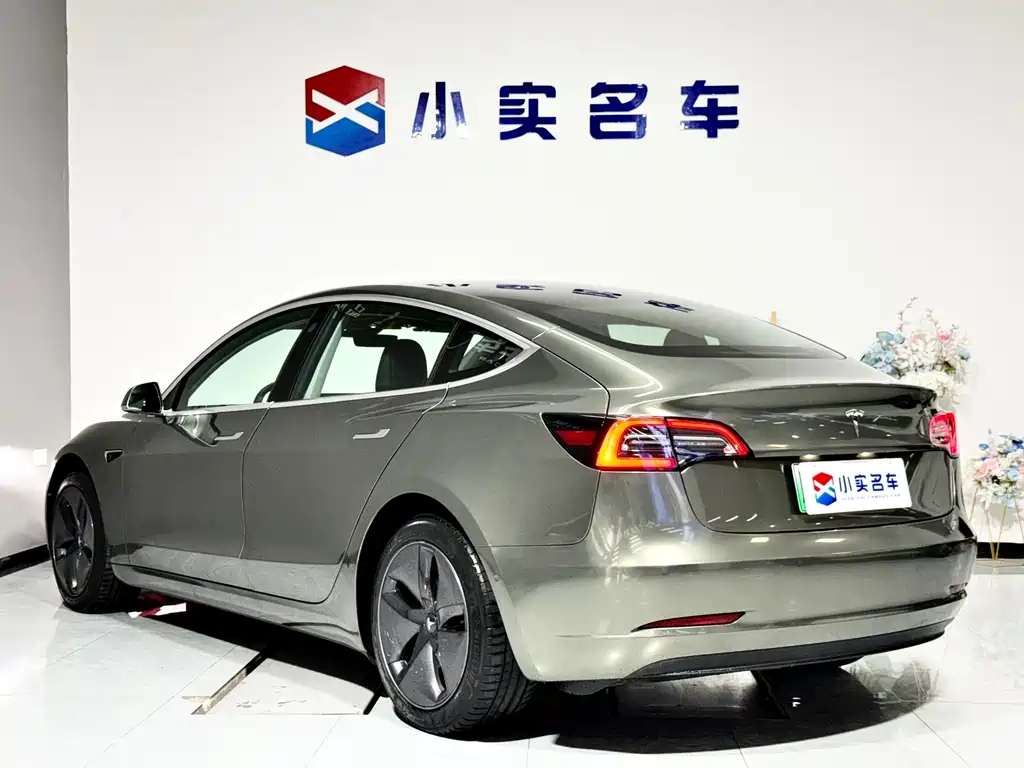 Tesla Model 3 — миниатюра 9