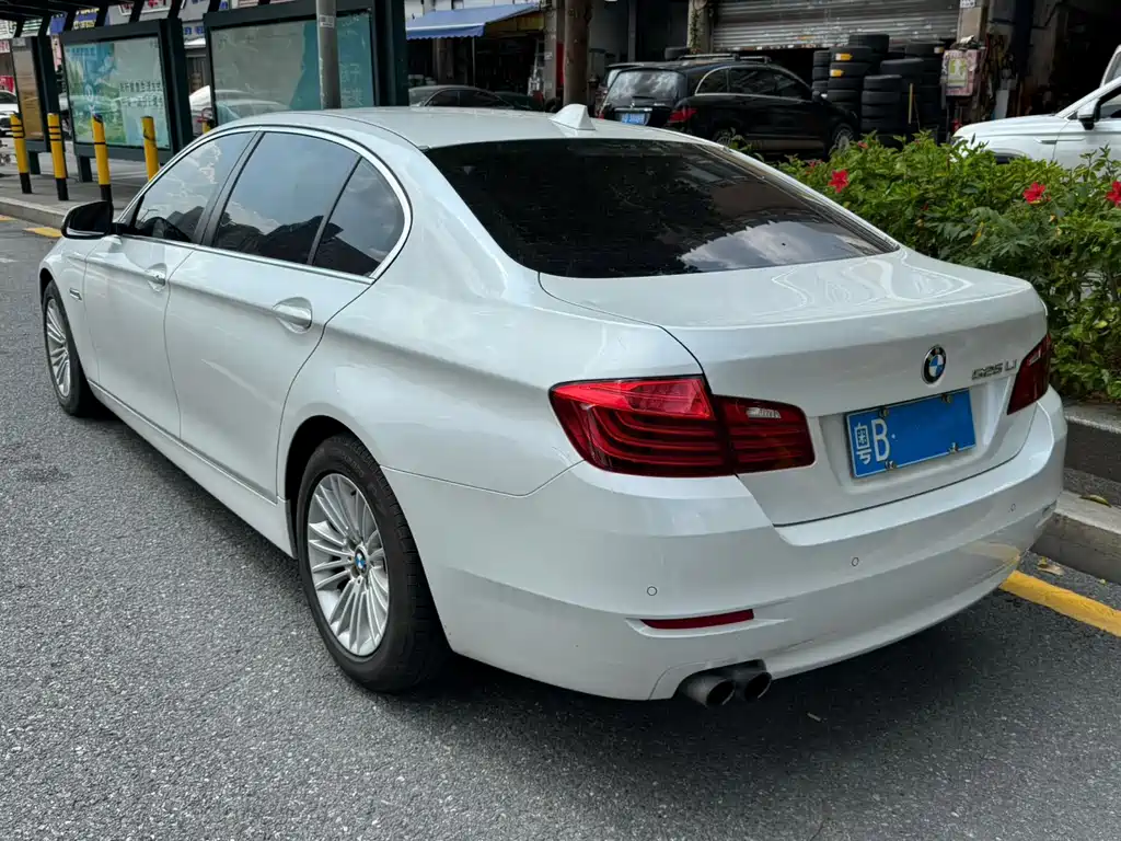 BMW 5 Series — миниатюра 9