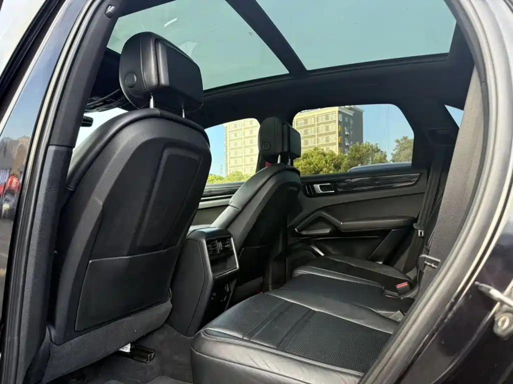 Porsche Cayenne — миниатюра 5